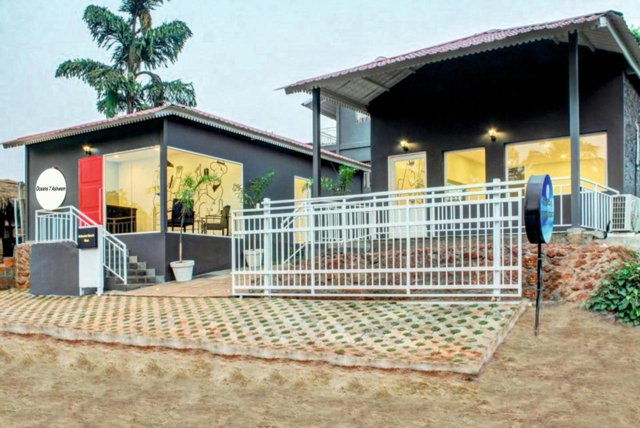 Oceans 7 Ashwem Hotel Mandrem Exterior photo