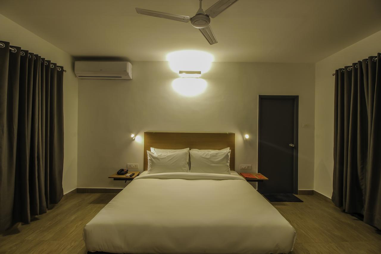 Oceans 7 Ashwem Hotel Mandrem Exterior photo